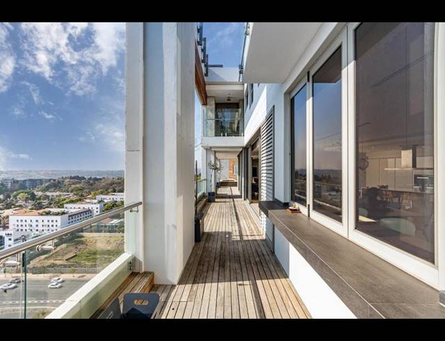 4 BEDROOM APARTMENT FOR SALE IN SANDTON CENTRAL